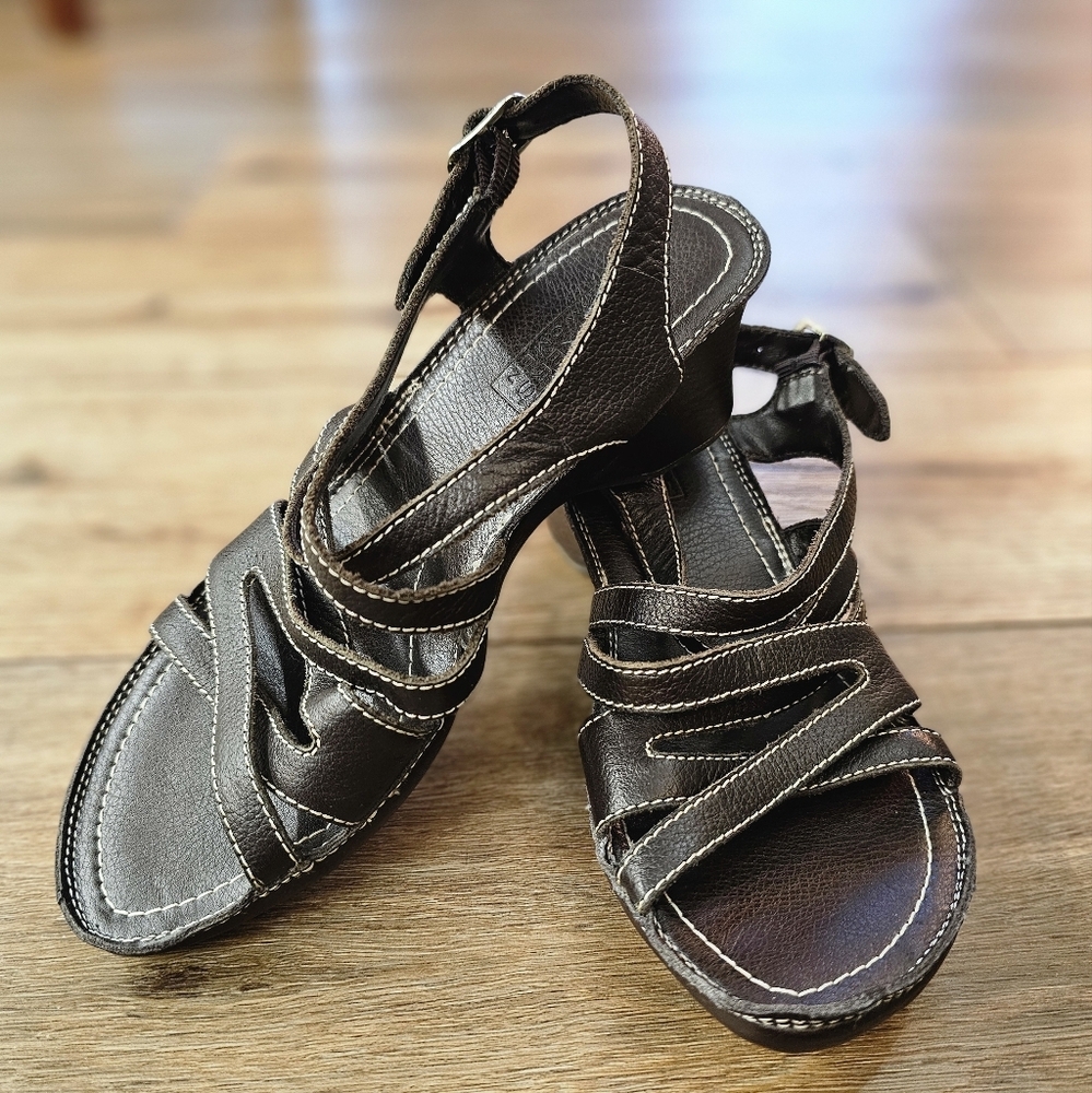 Dockers Womens Size 6M Brown Leather Sandals Wedge Heels Shoes‎ White Stitch